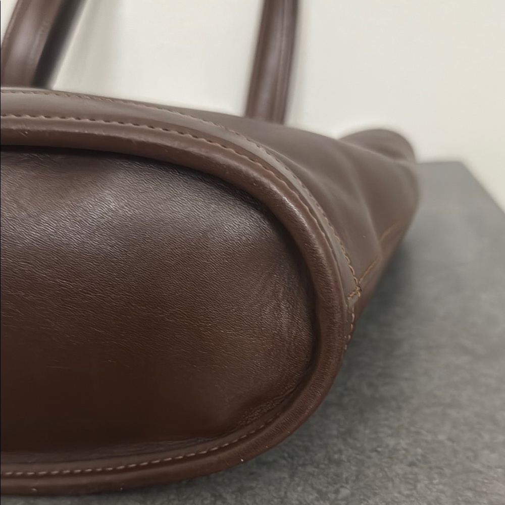 Vintage Coach Brown Leather Tote Bag with Sturdy Design - Picture 4 of 15